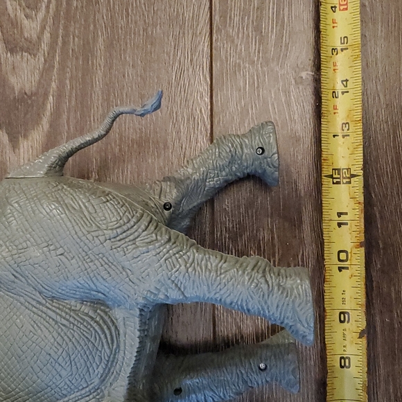 Toys R Us Exclusive 2021 Animal Planet Elephant with Sound 11" - Picture 5 of 7